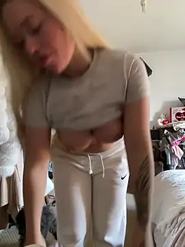 Snapshot of blissdimicco chatting on 03.12.25 blissdimicco online show from 03.12.25