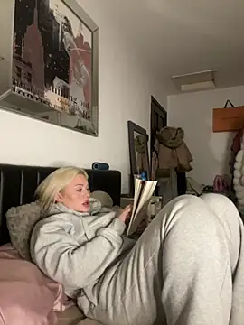 Snapshot of blissdimicco chatting on 03.12.25 blissdimicco online show from 03.12.25