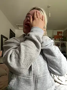 Snapshot of blissdimicco chatting on 03.22.25 blissdimicco online show from 03.22.25