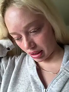 Snapshot of blissdimicco chatting on 03.22.25 blissdimicco online show from 03.22.25