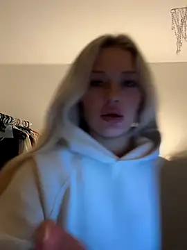 Snapshot of blissdimicco chatting on 10.16.25 blissdimicco online show from 10.16.25