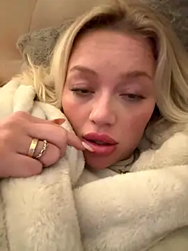 Snapshot of blissdimicco chatting on 10.24.25 blissdimicco online show from 10.24.25