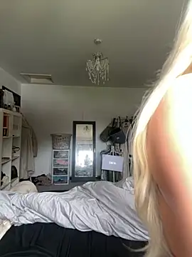 Snapshot of blissdimicco chatting on 10.26.25 blissdimicco online show from 10.26.25