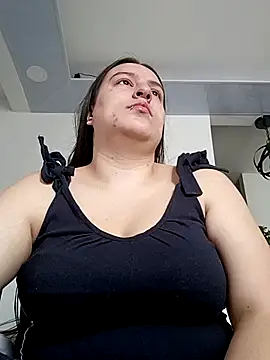 Snapshot of ary-cooper chatting on 10.14.25 ary-cooper online show from 10.14.25