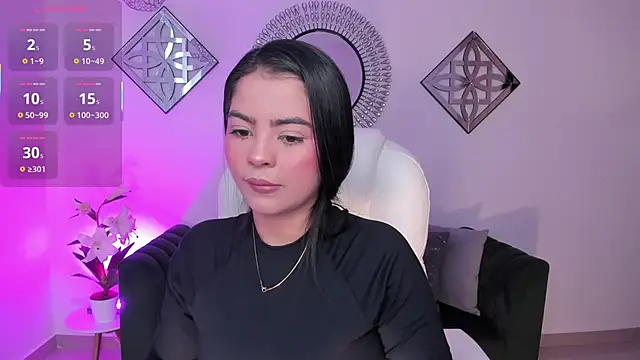 Layla Breezee online show from 12.15.25