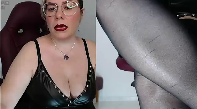 Snapshot of Frida_1982 chatting on 02.10.25 Frida 1982 online show from 02.10.25