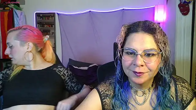 Snapshot of Evelan420 chatting on 06.18.26 Evelan420 online show from 06.18.26