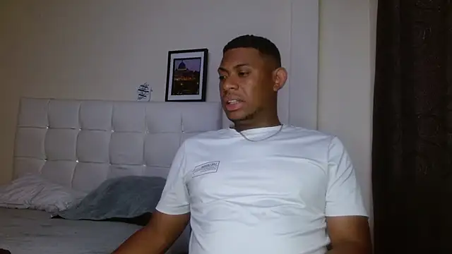 Snapshot of Therocablack chatting on 02.04.25 Therocablack online show from 02.04.25