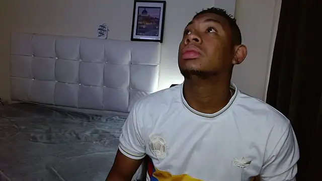 Snapshot of Therocablack chatting on 02.08.25 Therocablack online show from 02.08.25