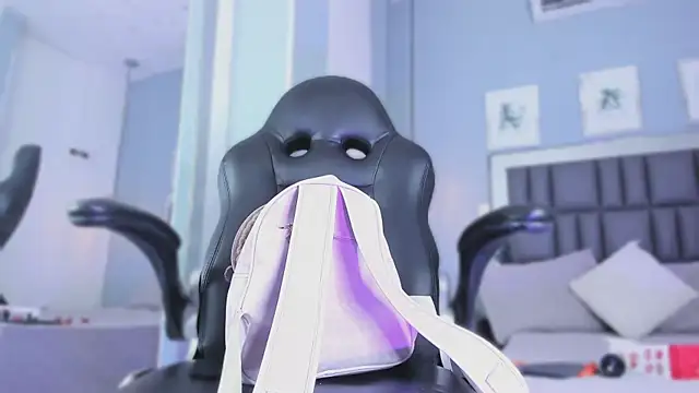 Raven jade  online show from 10.30.25