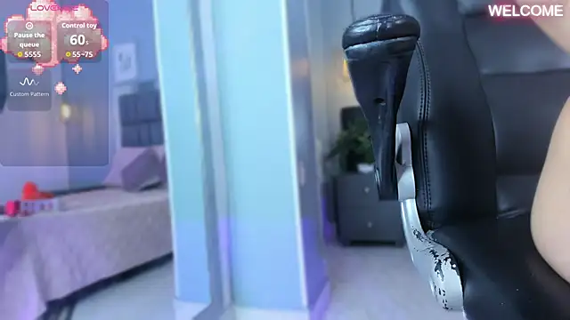 Raven jade  online show from 11.11.25