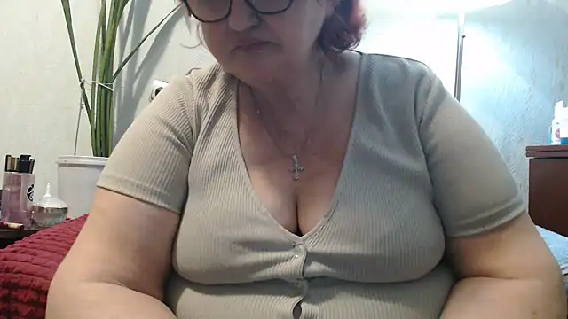 Snapshot of DeniseeRosea chatting on 04.21.26 DeniseeRosea online show from 04.21.26