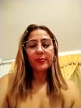 Snapshot of PaulinaCOL chatting on 01.22.25 PaulinaCOL online show from 01.22.25