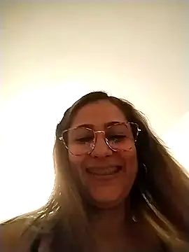 Snapshot of PaulinaCOL chatting on 01.26.25 PaulinaCOL online show from 01.26.25