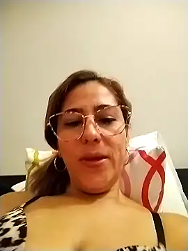 Snapshot of PaulinaCOL chatting on 01.26.25 PaulinaCOL online show from 01.26.25