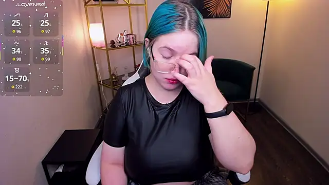 Snapshot of Manic_pixie_ chatting on 06.18.26 Manic pixie online show from 06.18.26
