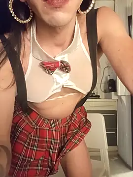 Snapshot of PiccolaDany chatting on 10.03.25 PiccolaDany online show from 10.03.25