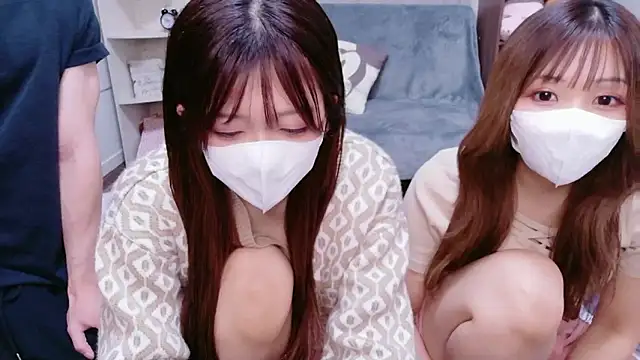 Snapshot of NA-KAREN-V8 chatting on 10.10.25 NA-KAREN-V8 online show from 10.10.25