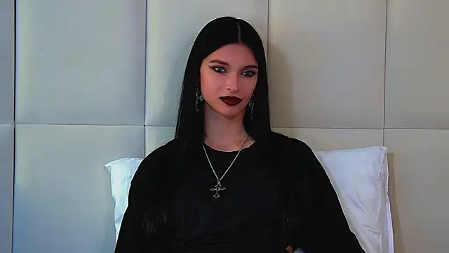 Snapshot of BeverlyMost chatting on 06.27.26 BeverlyMost online show from 06.27.26