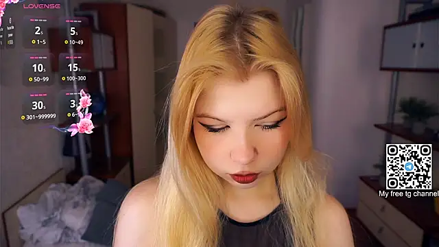 LynetHakes online show from 09.19.25