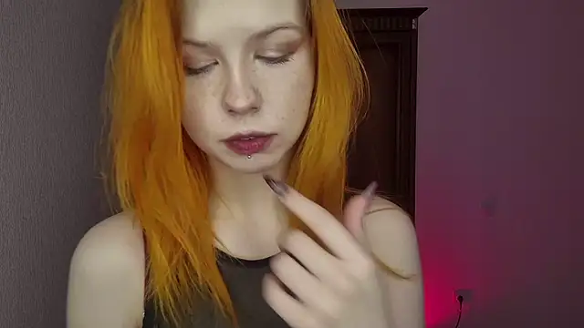 LynetHakes online show from 06.25.26