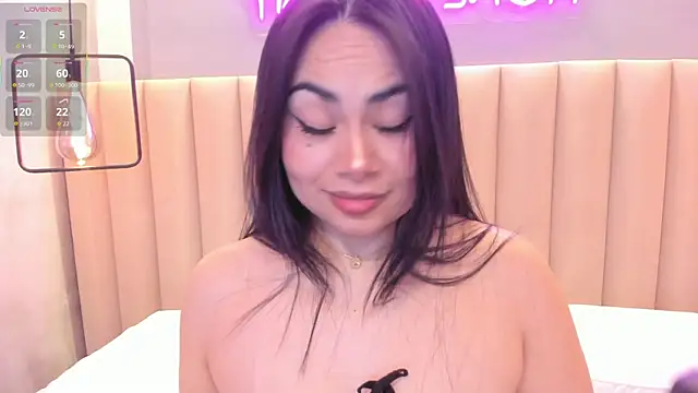 Naomymonroe  online show from 10.28.25