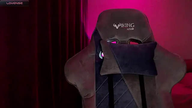 Ohmy Nora  online show from 03.05.25