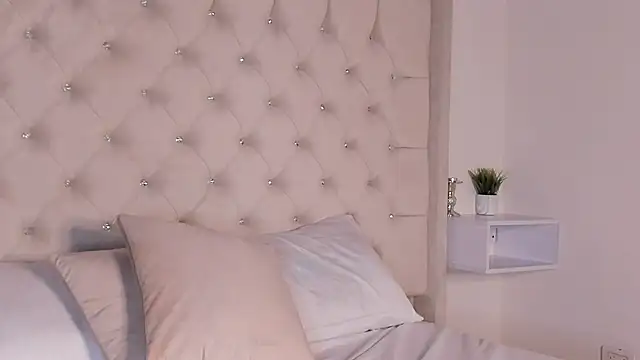 bella bloomg online show from 01.30.25