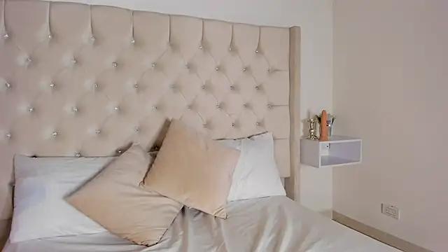 bella bloomg online show from 02.14.25