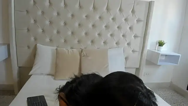 bella bloomg online show from 03.09.25