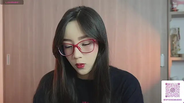 Snapshot of sophi_lii chatting on 04.21.26 sophi lii online show from 04.21.26