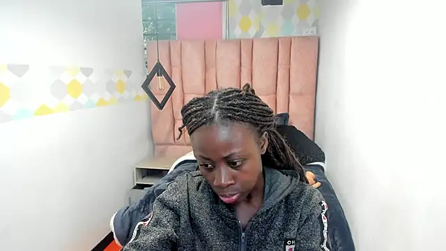 Sara Naugty online show from 09.29.25