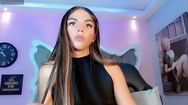 Snapshot of CamiiGarcia chatting on 02.16.25 CamiiGarcia online show from 02.16.25