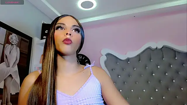 Snapshot of CamiiGarcia chatting on 02.24.25 CamiiGarcia online show from 02.24.25