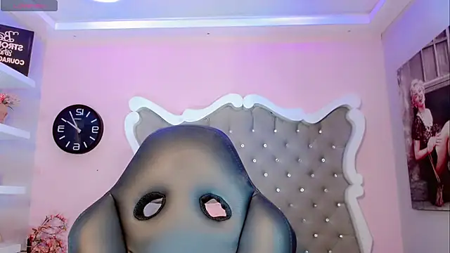 Snapshot of CamiiGarcia chatting on 02.28.25 CamiiGarcia online show from 02.28.25