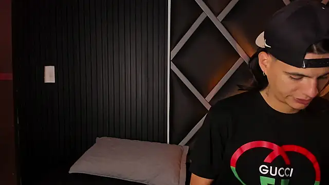 Snapshot of Martshall09 chatting on 11.04.25 Martshall09 online show from 11.04.25