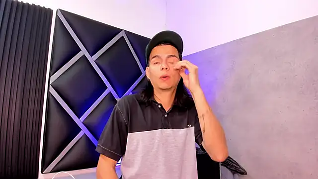 Snapshot of Martshall09 chatting on 11.05.25 Martshall09 online show from 11.05.25