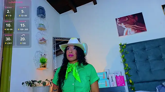 Snapshot of Akemirosse chatting on 10.13.25 Akemirosse online show from 10.13.25