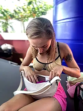 White Lu online show from 10.05.25