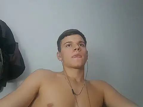 Snapshot of vitorsafado19 chatting on 02.23.25 vitorsafado19 online show from 02.23.25