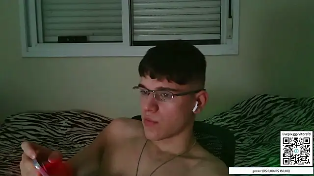 Snapshot of vitorsafado19 chatting on 10.26.25 vitorsafado19 online show from 10.26.25