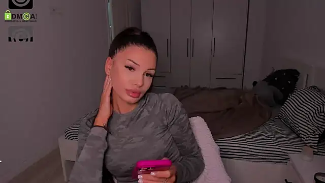 Snapshot of HelenShawn chatting on 09.25.25 HelenShawn online show from 09.25.25