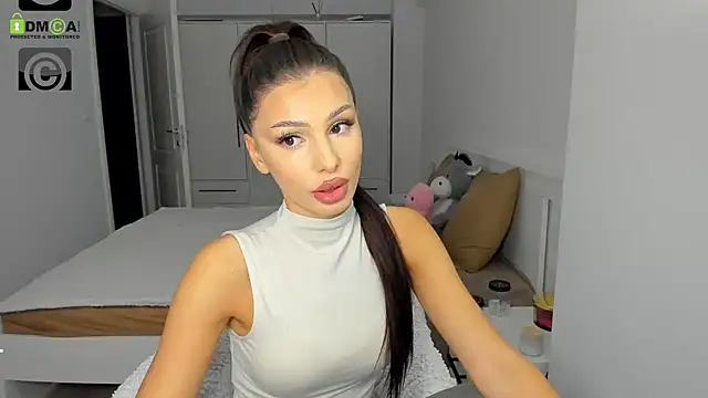 Snapshot of HelenShawn chatting on 10.28.25 HelenShawn online show from 10.28.25