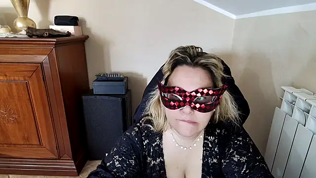 Snapshot of topina8 chatting on 03.18.25 topina8 online show from 03.18.25