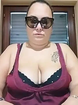 Snapshot of topina8 chatting on 10.11.25 topina8 online show from 10.11.25