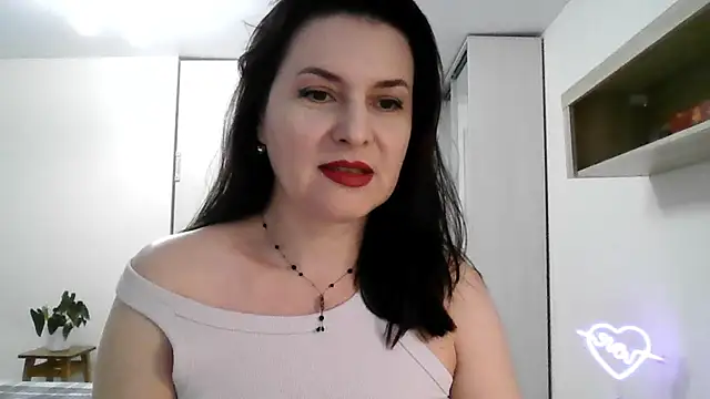 Victoria Glam online show from 03.15.25
