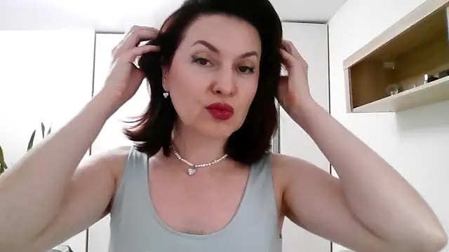 Snapshot of Victoria_Glam chatting on 09.26.25 Victoria Glam online show from 09.26.25