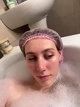 Snapshot of Molli_Luv chatting on 10.09.25 Molli Luv online show from 10.09.25