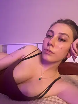 Snapshot of Molli_Luv chatting on 10.25.25 Molli Luv online show from 10.25.25