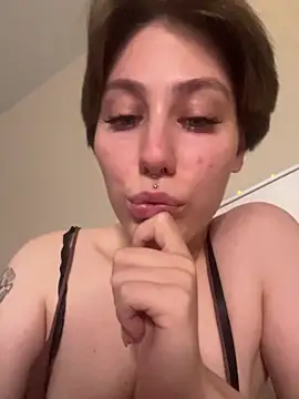 Snapshot of Molli_Luv chatting on 10.29.25 Molli Luv online show from 10.29.25